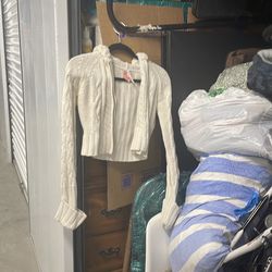 Off-white hooded sweater by Lenovo heart. Size is petite Large