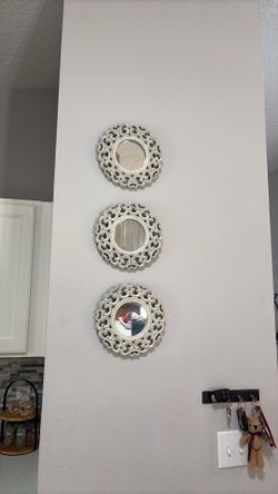 Circle mirrors