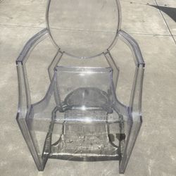 Two Arm Chairs  $25 Cada Una