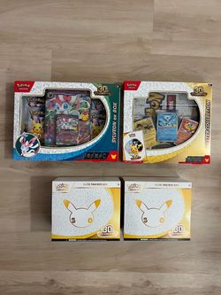 Pokémon TCG 30th Celebration Collection Bundle