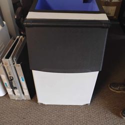 23 1/2in  In By 22 1/4in Black Ice container
