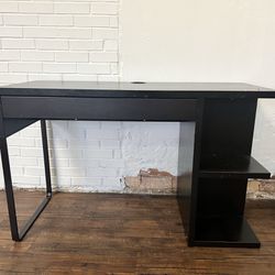 Ikea desk - Great Condition 