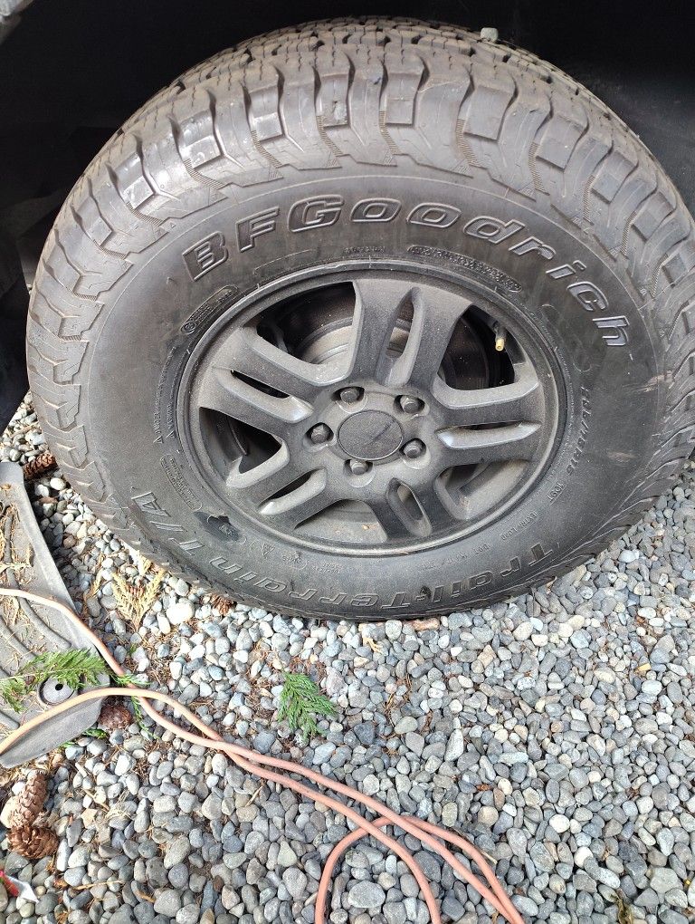 4 Used BF Goodrich 235 0 75 R16 Trail Terrain T/A Five Lug Rims Off CRV Honda