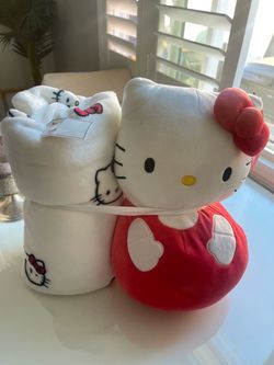 Hello Kitty Plush and Fleece Blanket Set