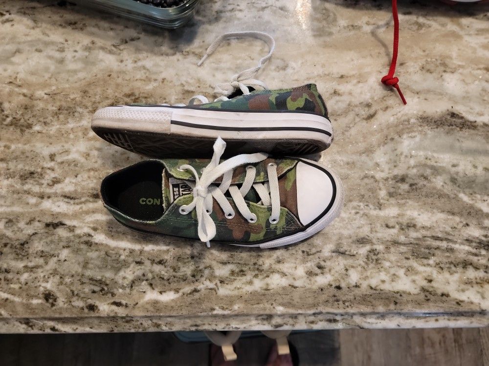 Converse Camo Boys Shoes Size 1