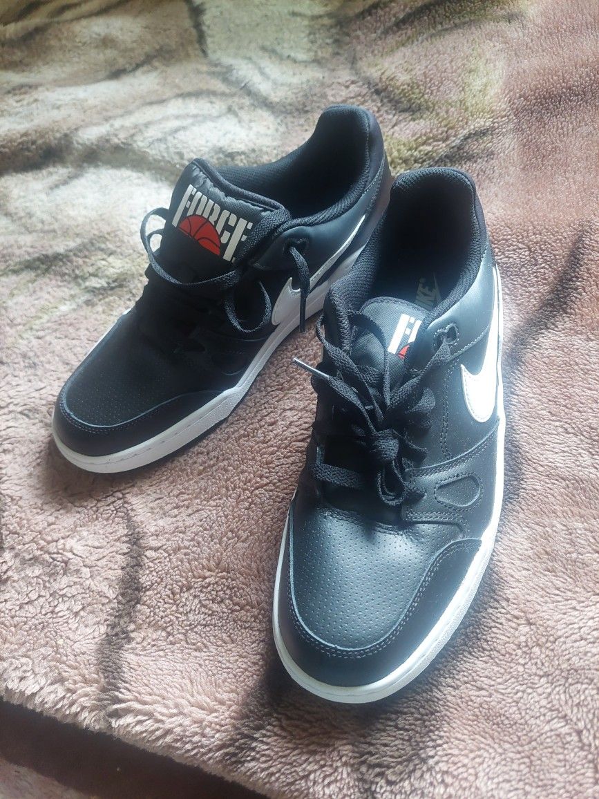 Sell Shoes Nike New Size 9 $$$50