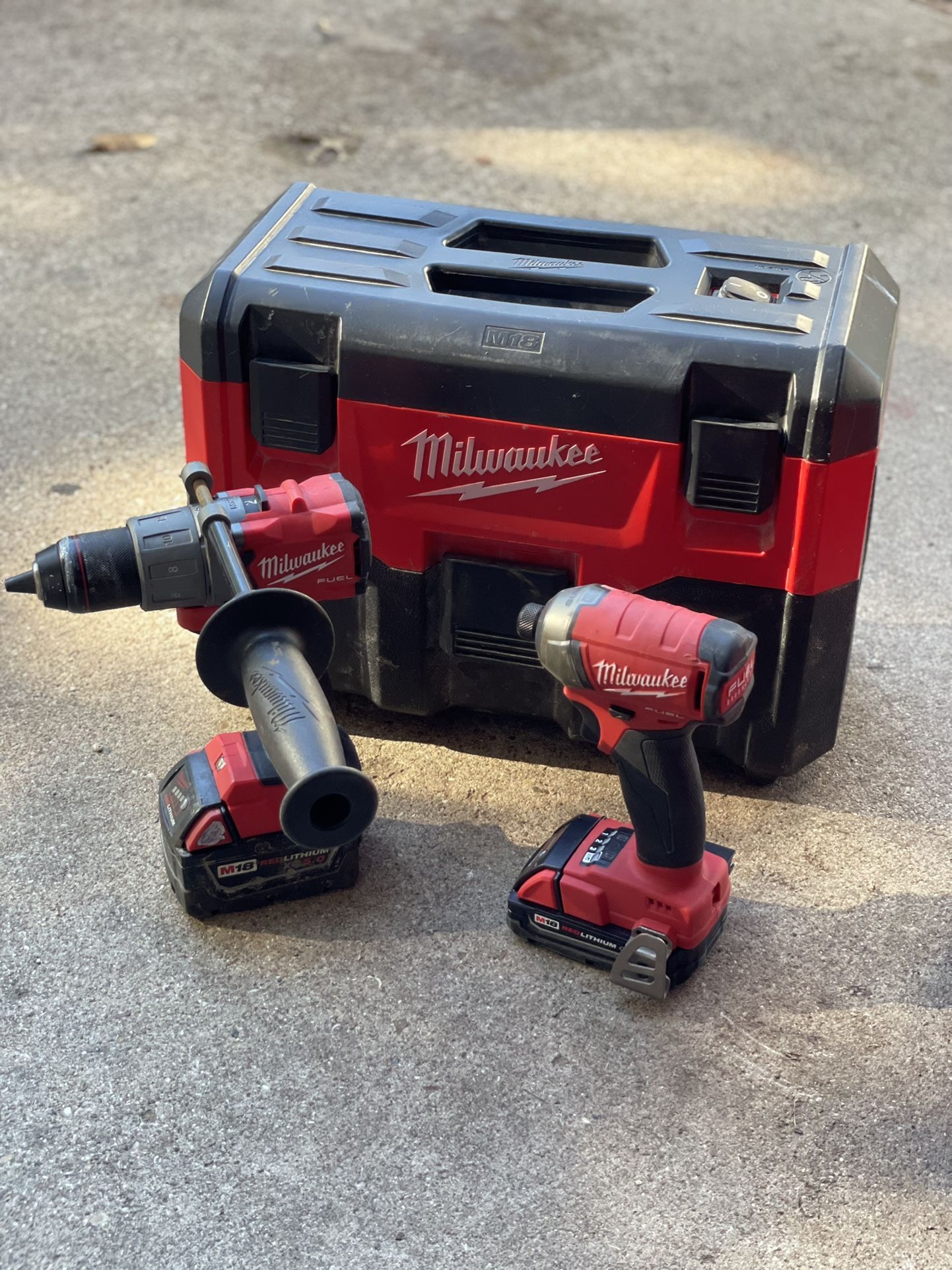 Milwaukee M18 FUEL hammer Drill/impact Combo And Vacuum