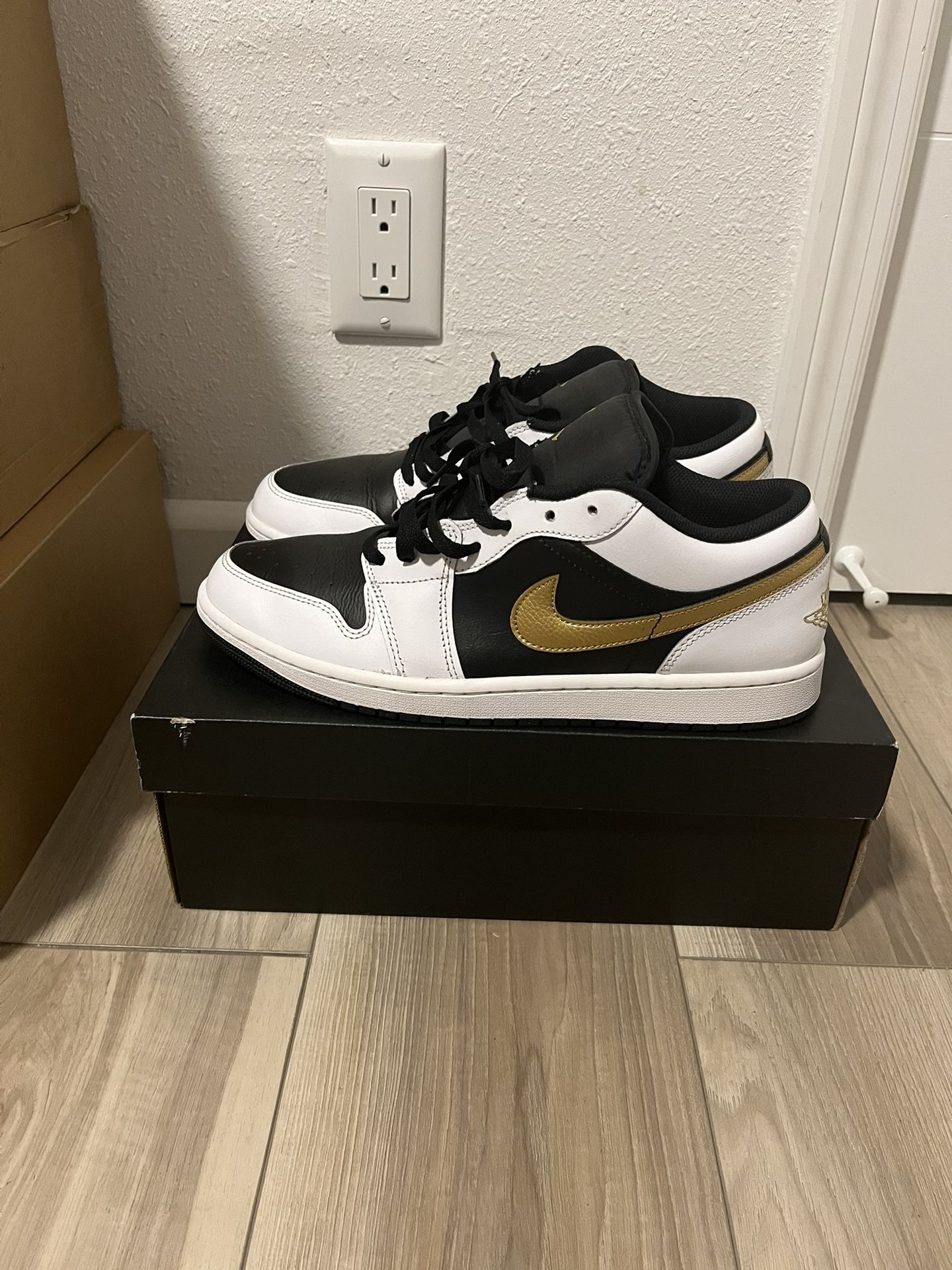 Jordan 1 Low Gold Swoosh