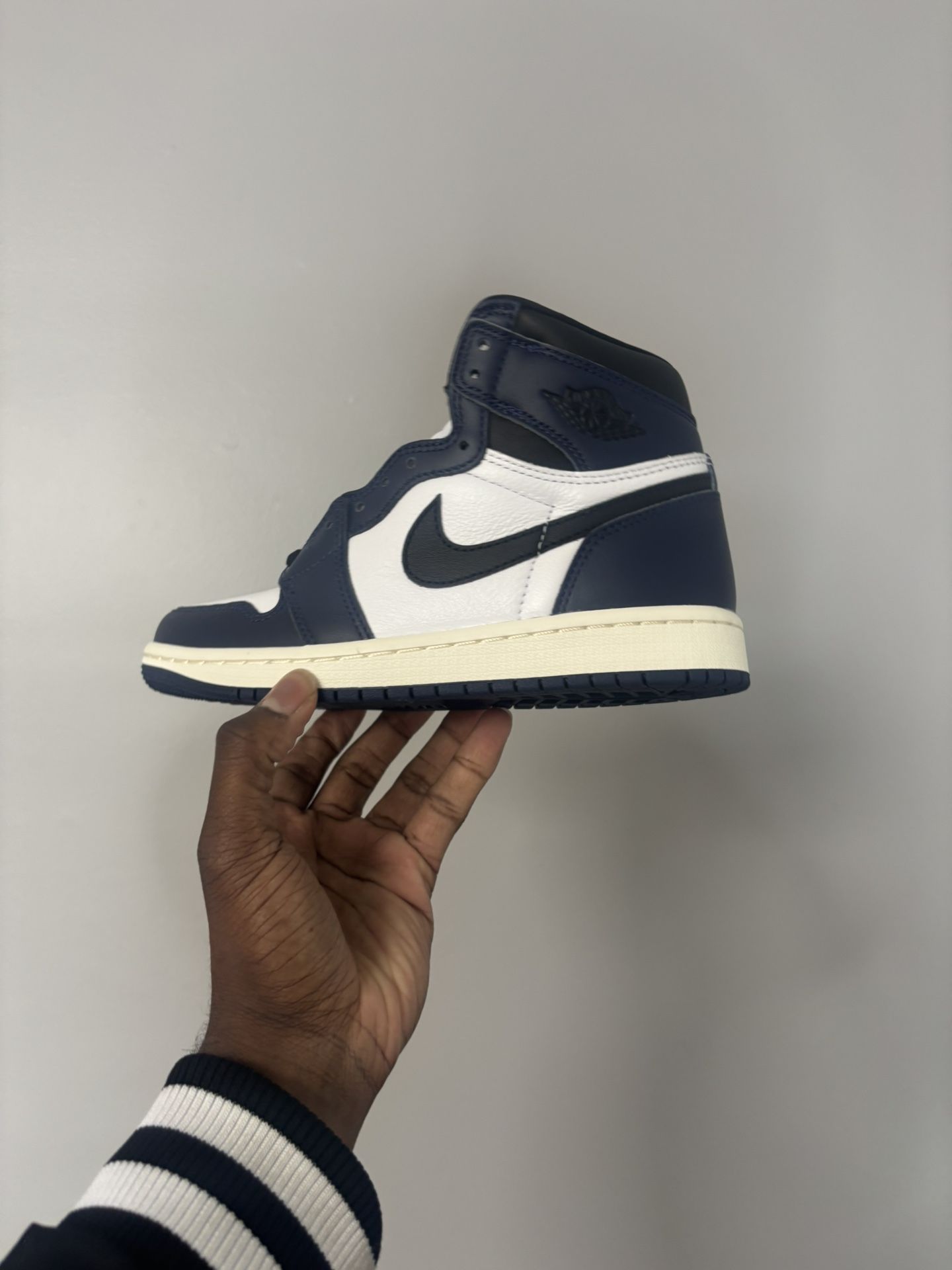 Jordan 1 Midnight Navy Size 4.5M/6W/4.5Y