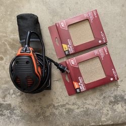 Black & Decker Sander With Sand Paper 