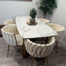 Marble dining table with 6 chairs / Mesa de comedor de mármol con 6 sillas