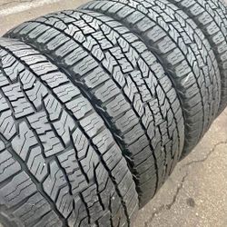 225 60 17 Falken Tires with 80% of useful life all 4 Seth de Llantas Con 80% de vida las 4