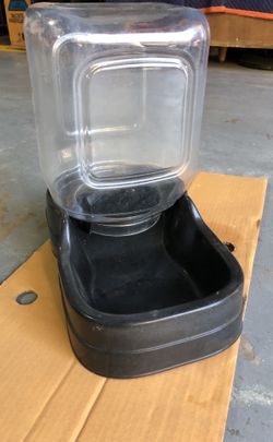 Dog 🐕 food 🥘 dispenser