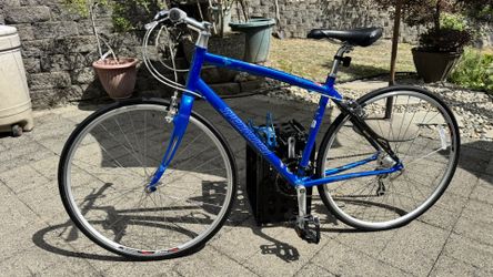 Specialized Vita Sport Bike / Women’s Fitness - Commuter Bicycle.