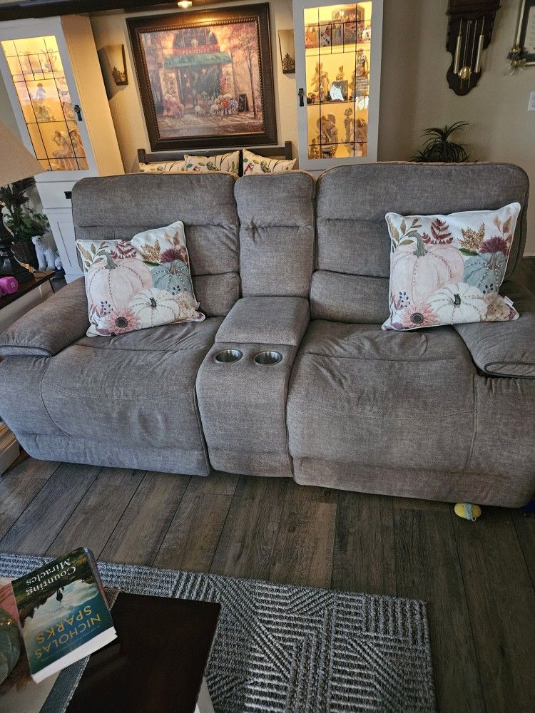 Beautiful Power Adjustable Recliners With USB Ports 