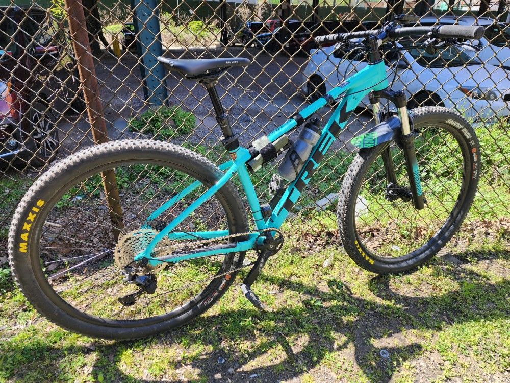 Trek Marlin 7 mountain bike