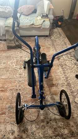 Streetstrider Street Strider 7i with indoor stand