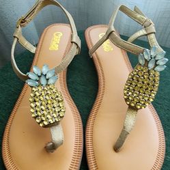 Carlos Santana Pineapple Sandals – Size 8, Crystal Detail