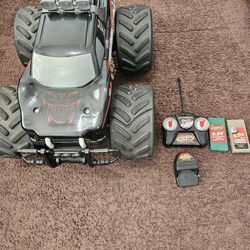 Snake bite truck toy in great condition with charger and two batteries but I think it needs a new battery