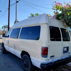 Ford E150 Año 2008 placas se acaban de vencer
