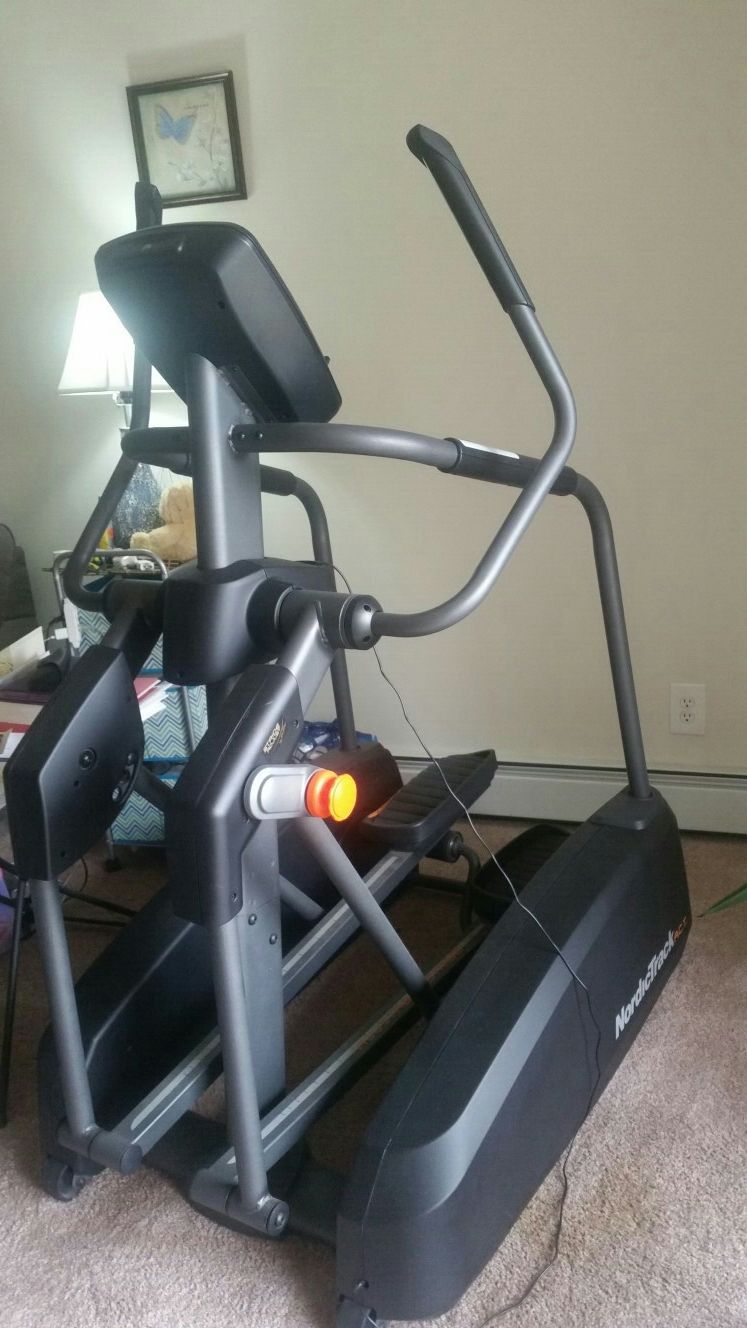 Elliptical exercise machine. NordickTrack A.C.T