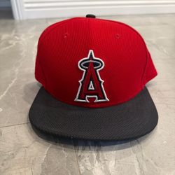 Los Angeles Angels Hat Cap Fitted Mens 7 1/2 Red Black MLB Baseball New Era