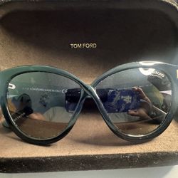 Tom Ford Arabella TF511 Polarized Sunglasses – 01D Black – 59mm