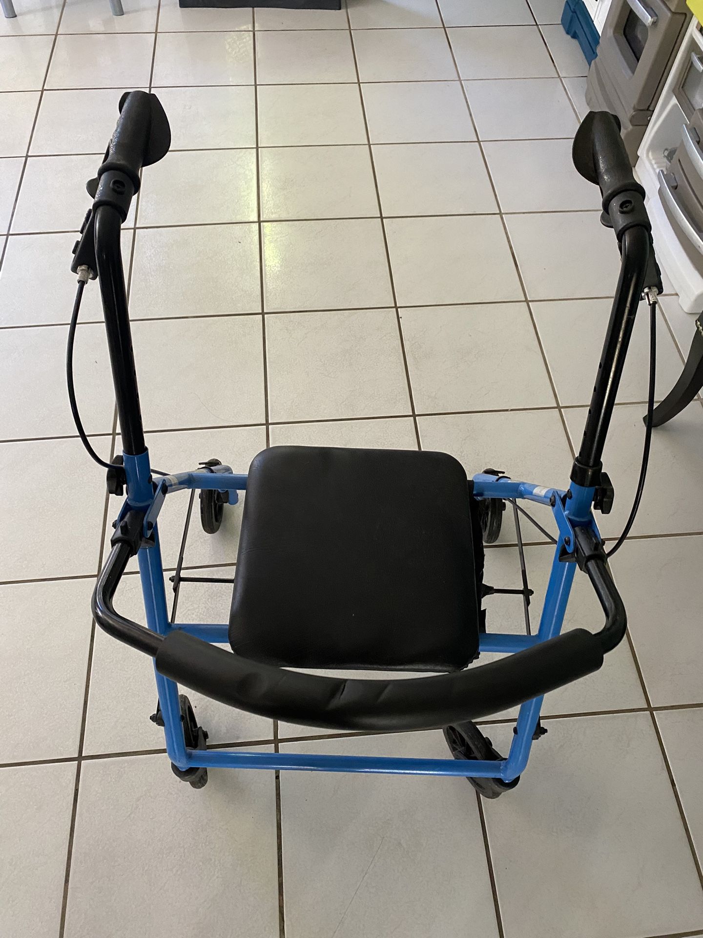 Drive Medical Rollator Rolling Walker with Wheels