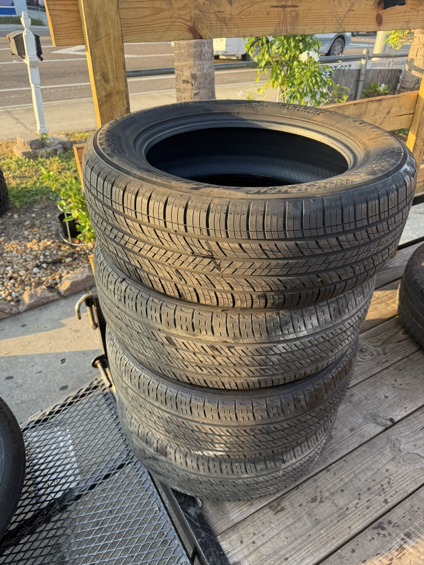 235/60/18 Kuhmo Tires