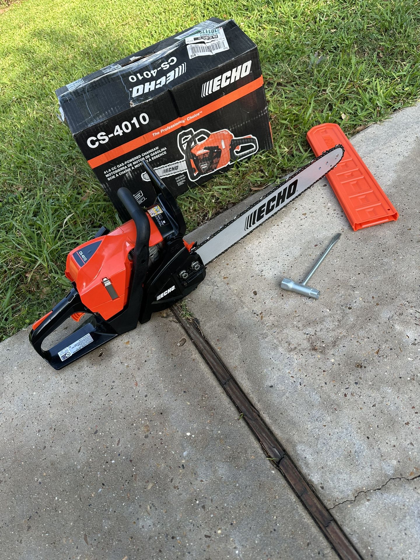 Echo CS-4010 Chainsaw 18 In New Working Very Well Nueva Trabajando Muy Bien $200 Firm Price