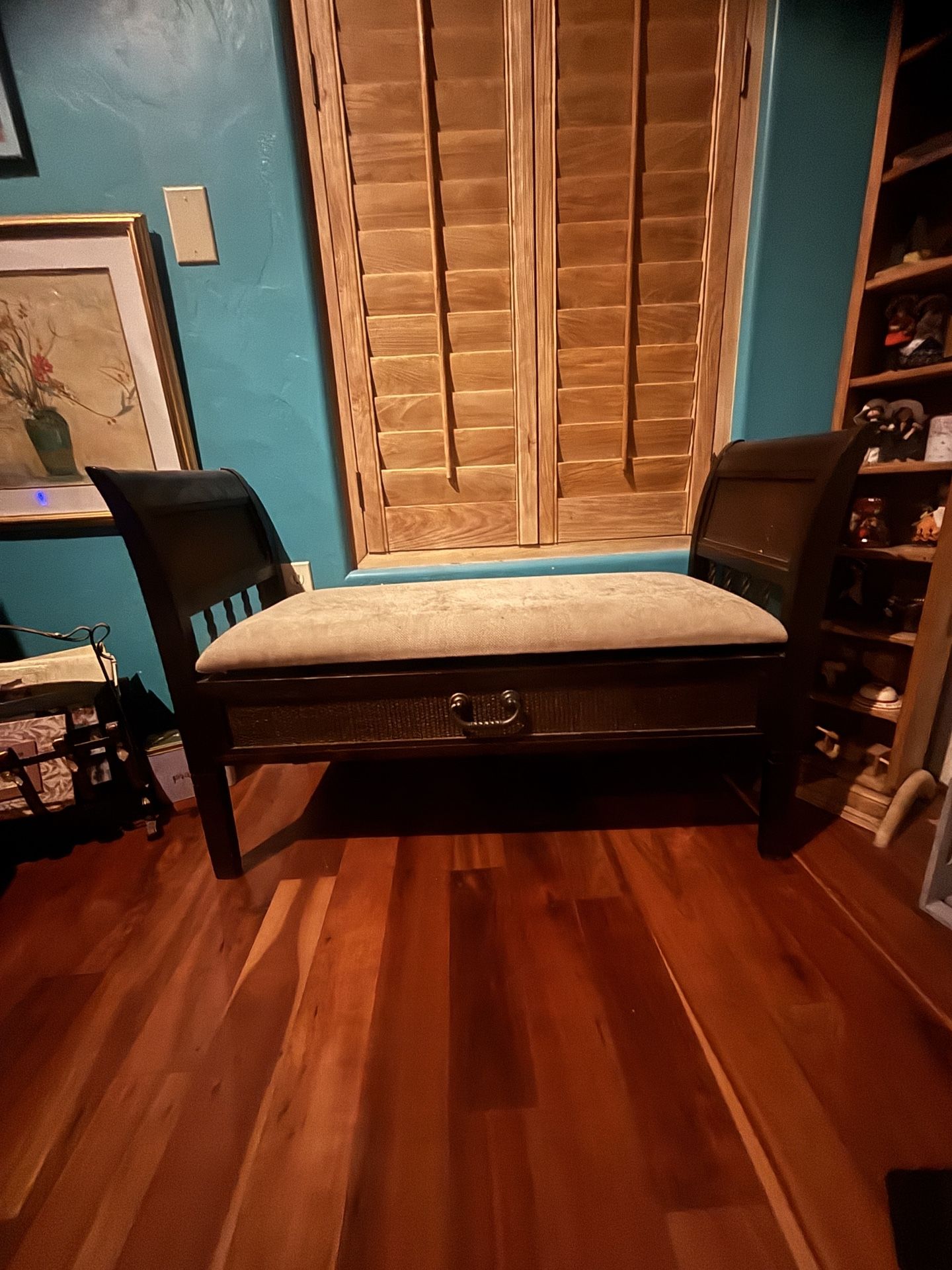 Maple Dark Finish Cushioned Window Seat 