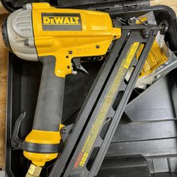 Dewalt 15 Gauge Angled Finish Nailer 