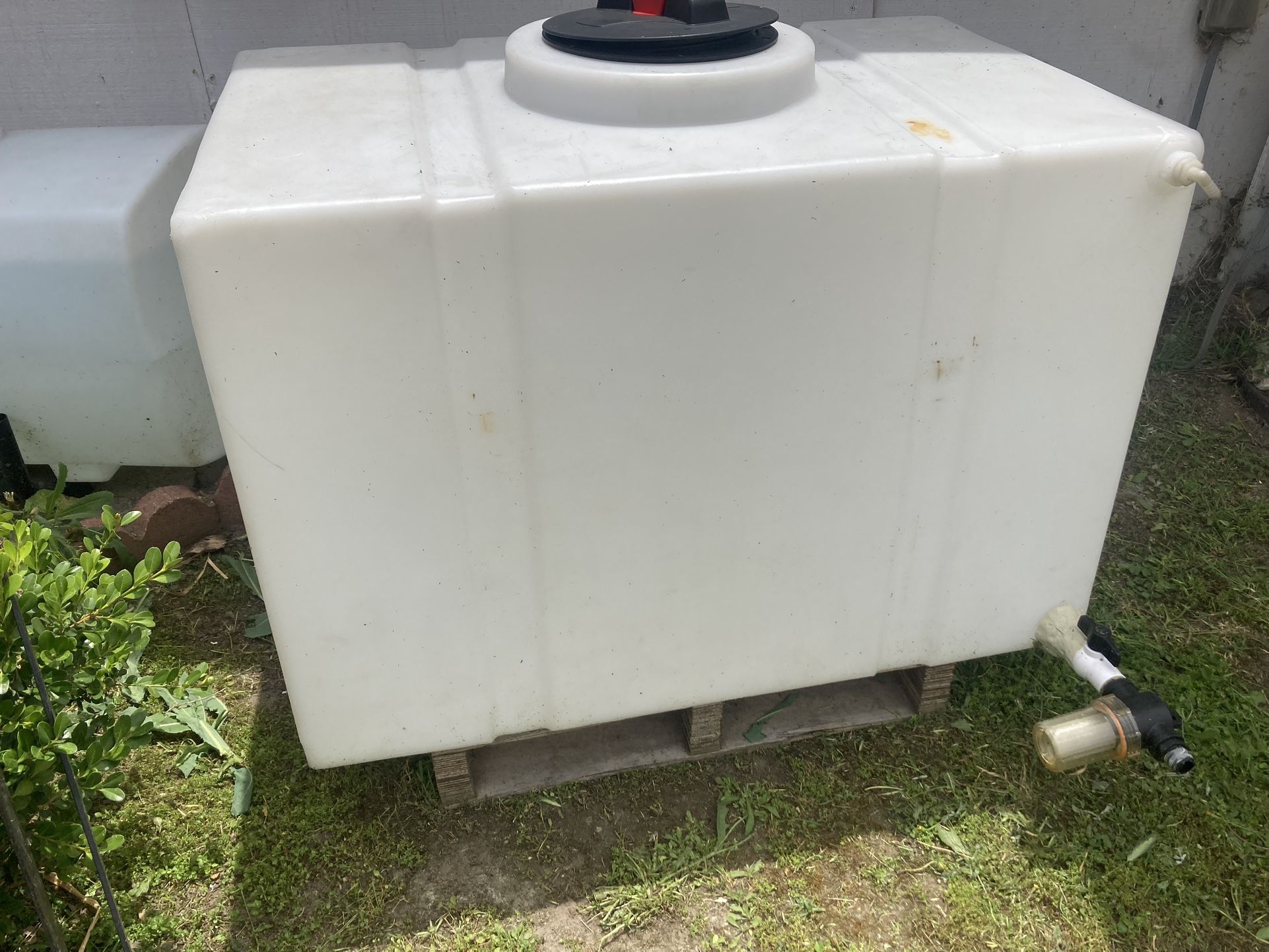 100 Gallon Water Tank $300