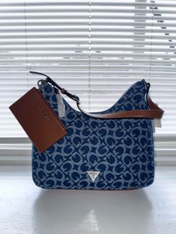 Super cute brand new GUESS shoulder bag