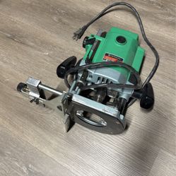 Hitachi M12V Plunge Router