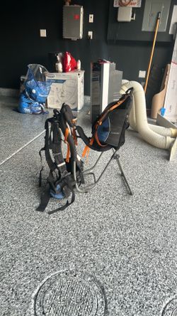 Baby hiking carrier