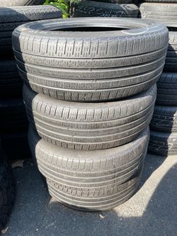 245/50R19 Pirelli run flat 225/50/19 set of 4 matching used tires in great condition 300$ for 4 tires plus tax. Mount available but not included. Whee