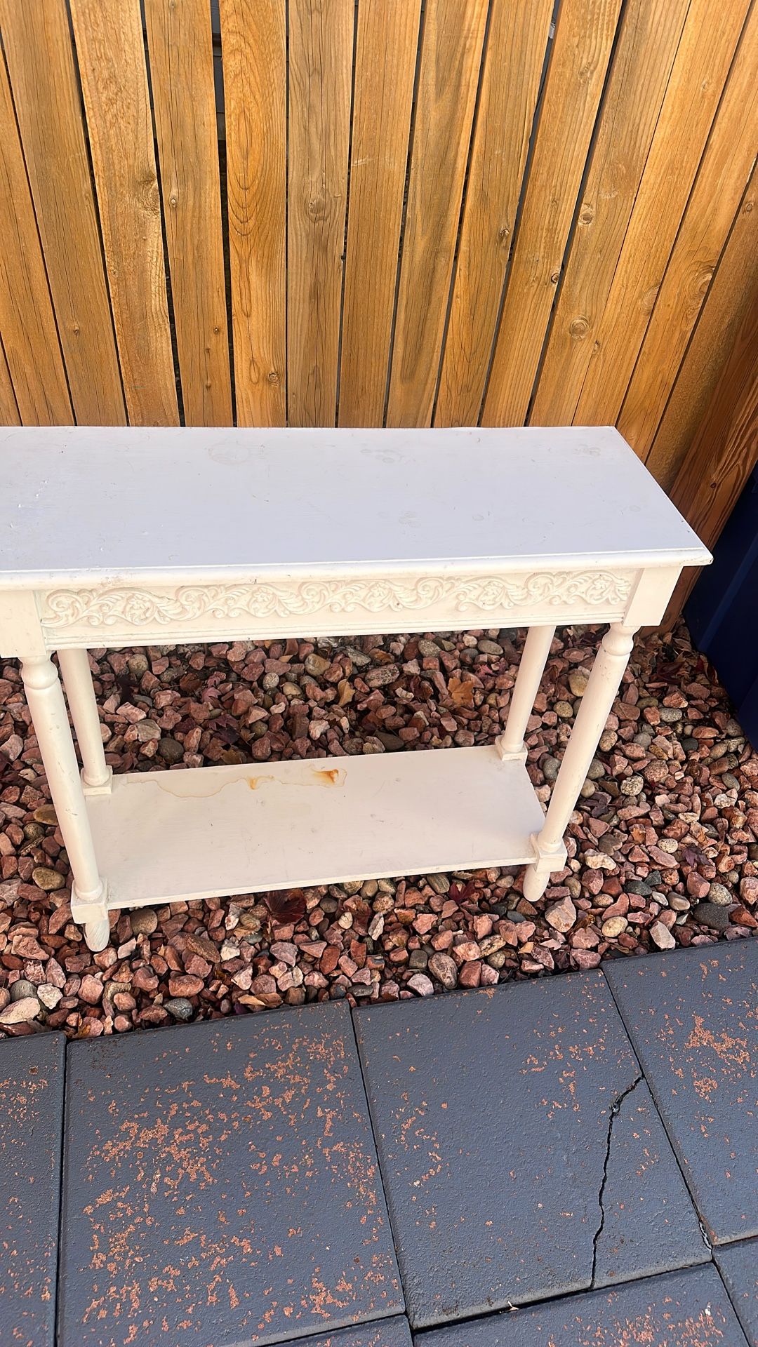 Decoretion White Table