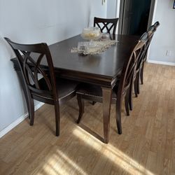 Dining Table And 6 Chairs 