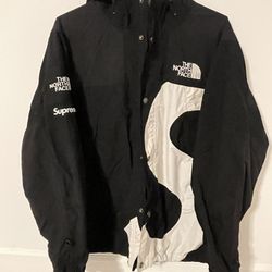 Supreme TNF Mountain Jacket Size M for Sale in Yonkers, NY