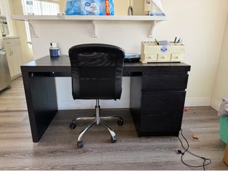 Black Desk w Chair