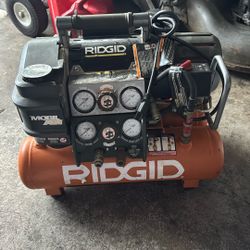 Ridgid tri-stack 5 Gallon Compressor 