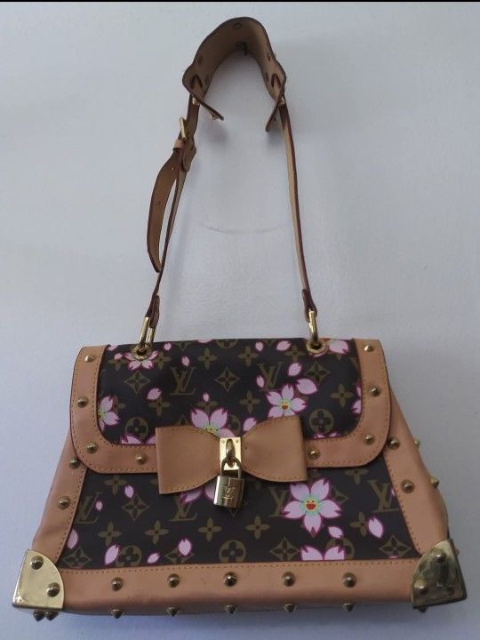 Loui Vuitton X Murakami