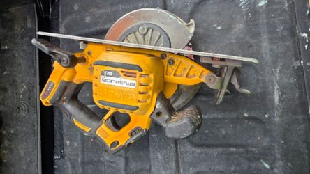 Saw. Sierra Dewalt