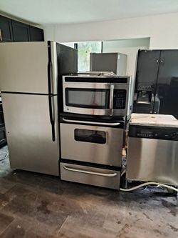 Kitchen Appliances Excellent Working Condition