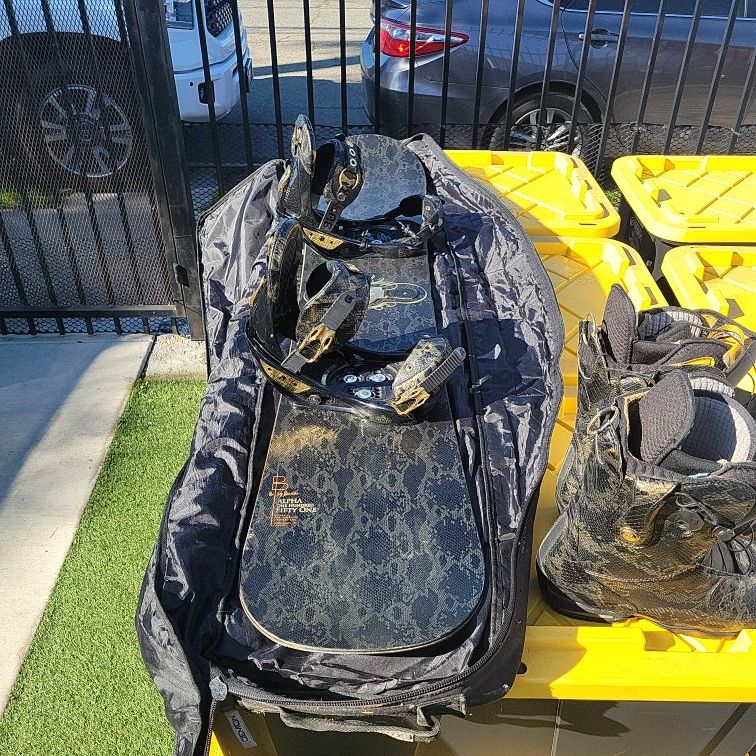 burton alpha snakeskin snowboard Womens Burton Alpha Snakeskin Snowboard Set for Sale in Lathrop, CA