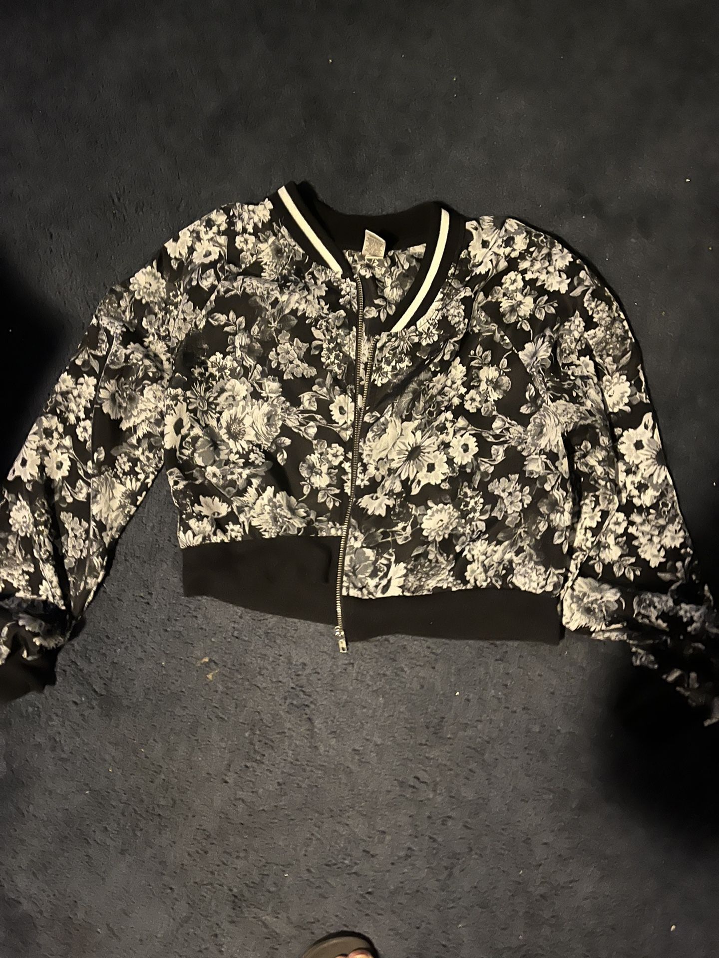 Women’s Floral Light weight Jacket Sz Small