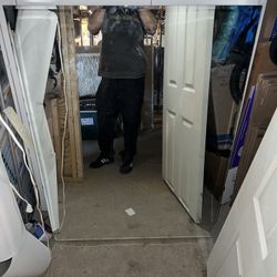 Free Mirror 36x48 W/ Mounting Clips 