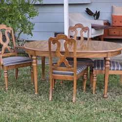 Dining Table with 4 Chairs & Cover