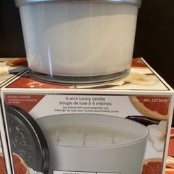 Brand New BELLEVUE Grapefruit & Vanilla 4-Wick Luxury Candle 40 oz (still sealed in box !)